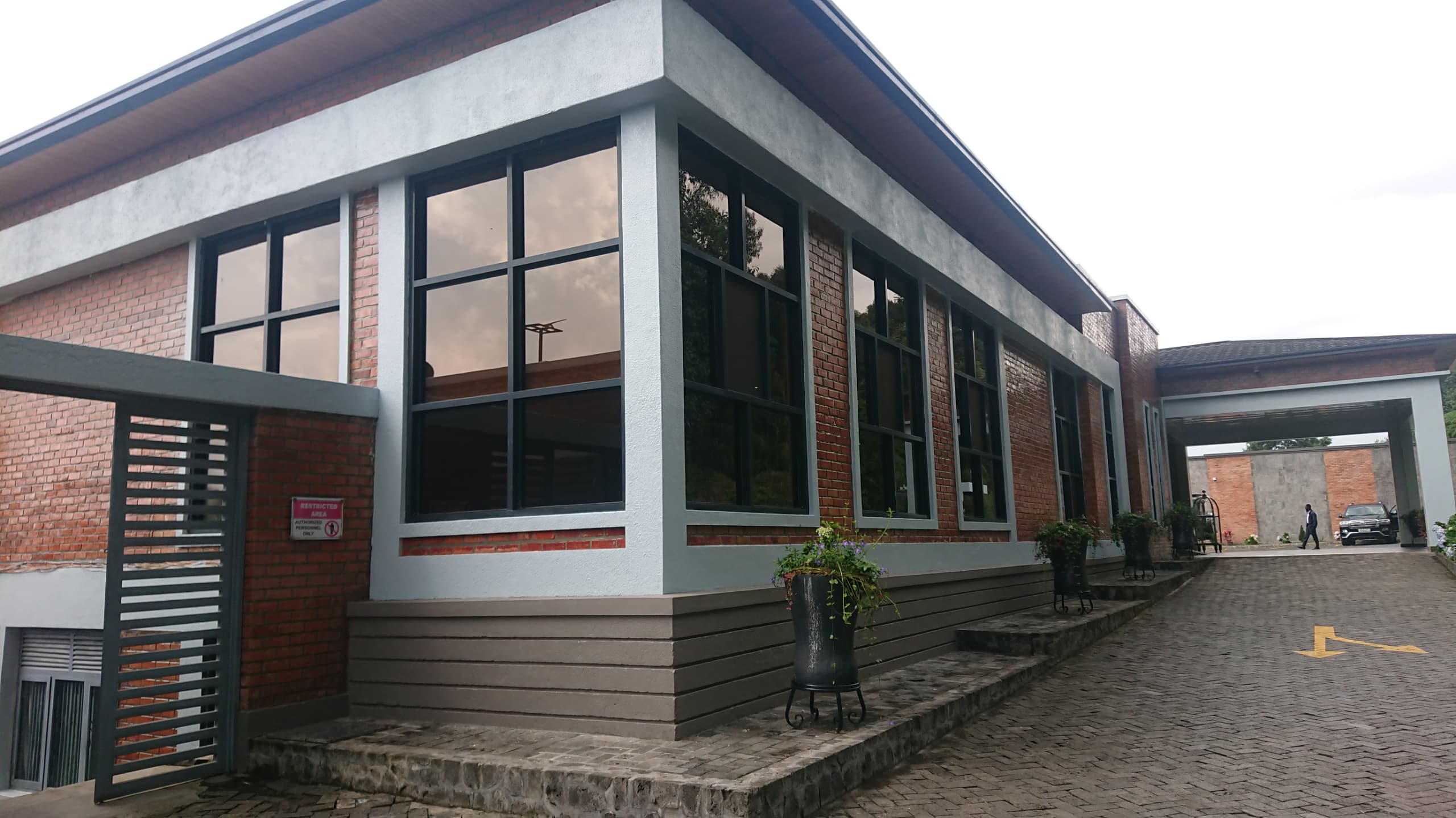 curtain walls in rwanda, Glass curtain walls in Rwanda and Kigali, Curtain walls in Kigali, Design curtain walls in Rwanda, Install curtain walls in Rwanda, Best glass company in Rwanda, Company that designs and builds curtain walls in Rwanda